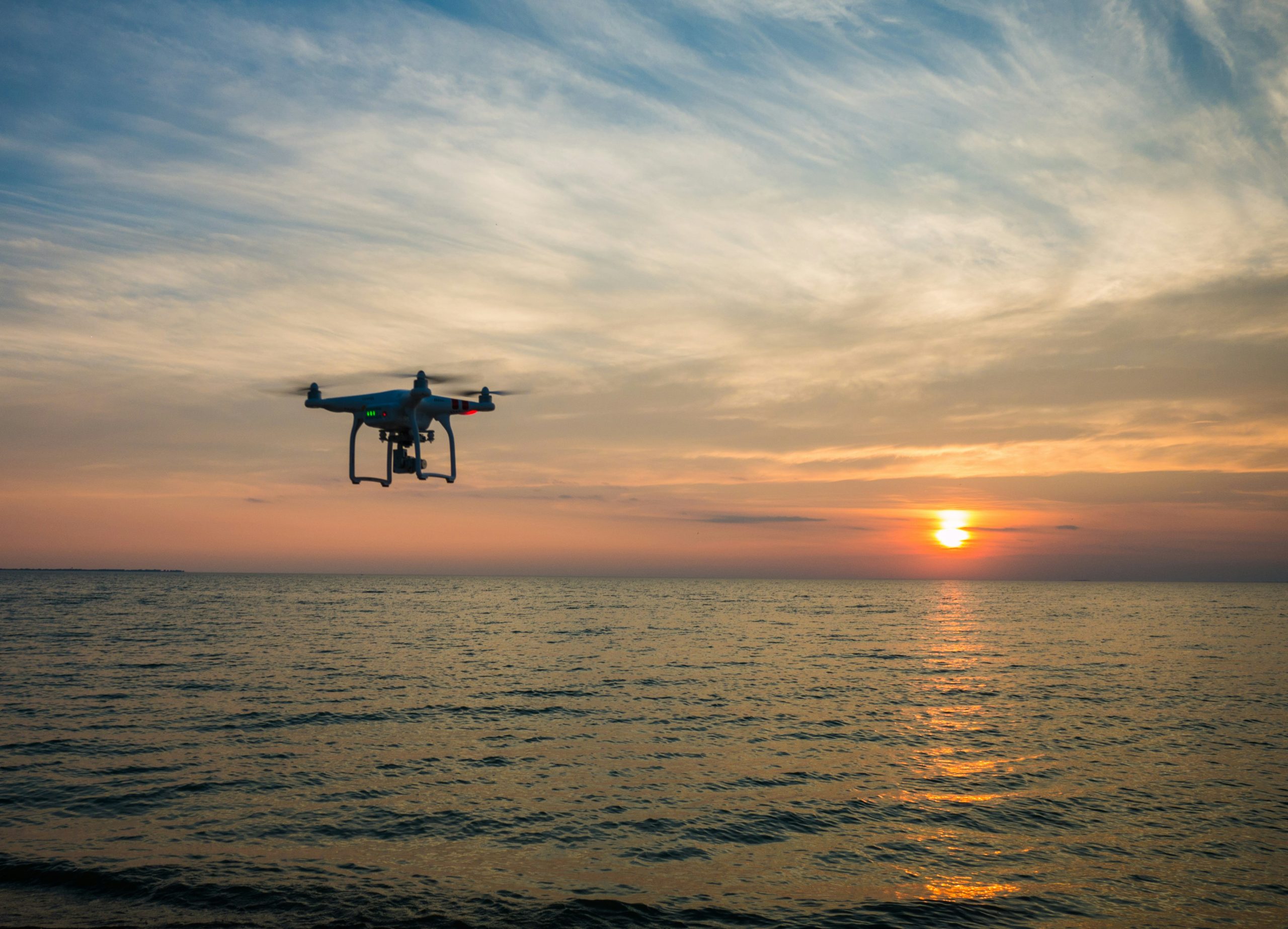 découvrez tout sur les drones : types, utilisations, technologies et réglementations. trouvez des conseils pour choisir le bon drone pour vos besoins et loisirs.