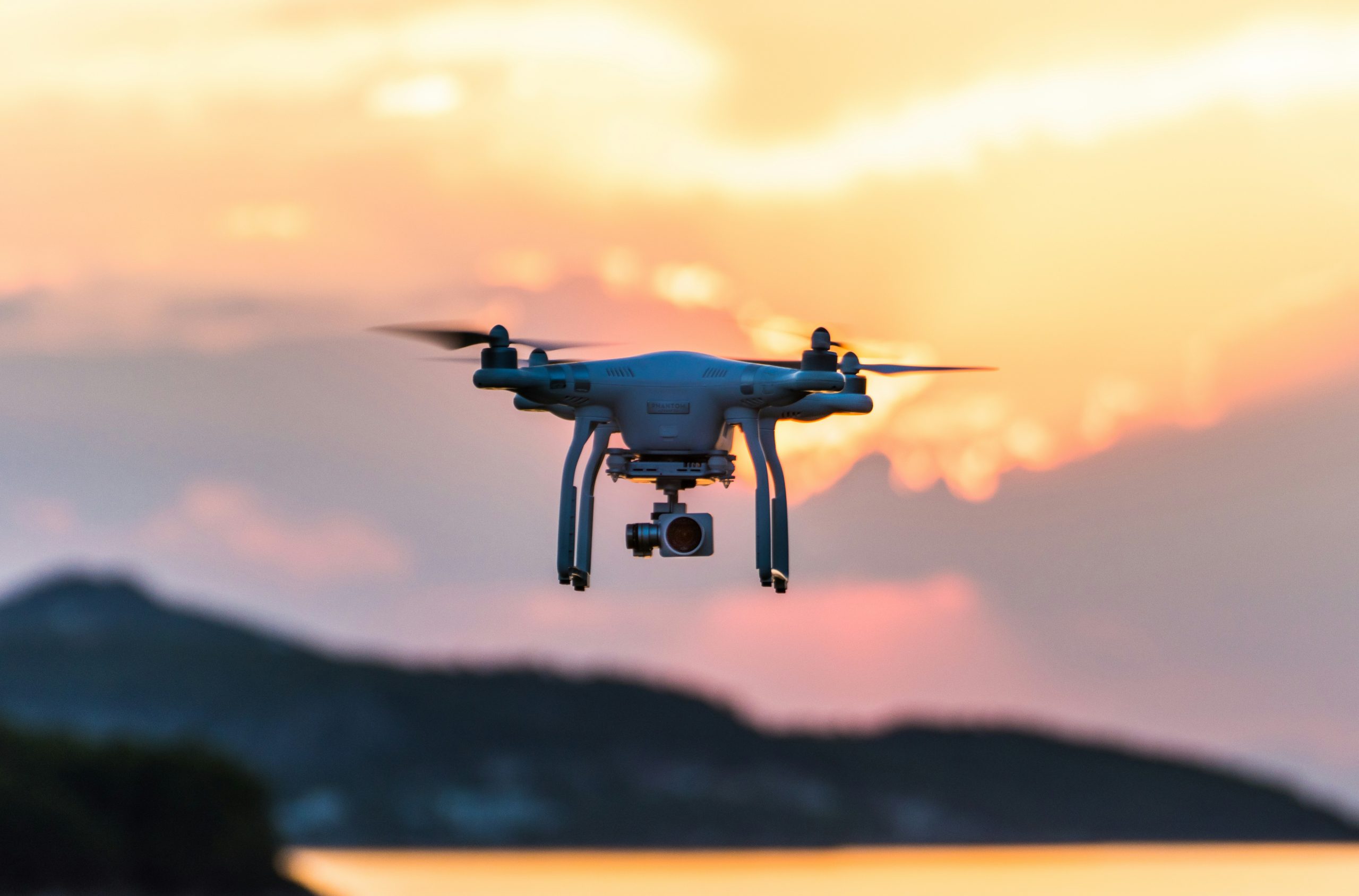 découvrez notre gamme de drones de haute qualité pour capturer des images aériennes spectaculaires. livraison rapide et satisfait ou remboursé.